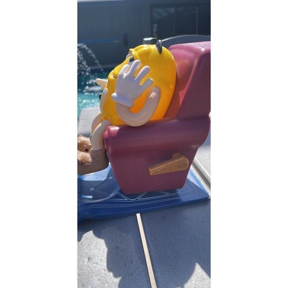 Vintage 1990 M & M Yellow Lazy Boy Candy Dispenser - Picture 8 of 11